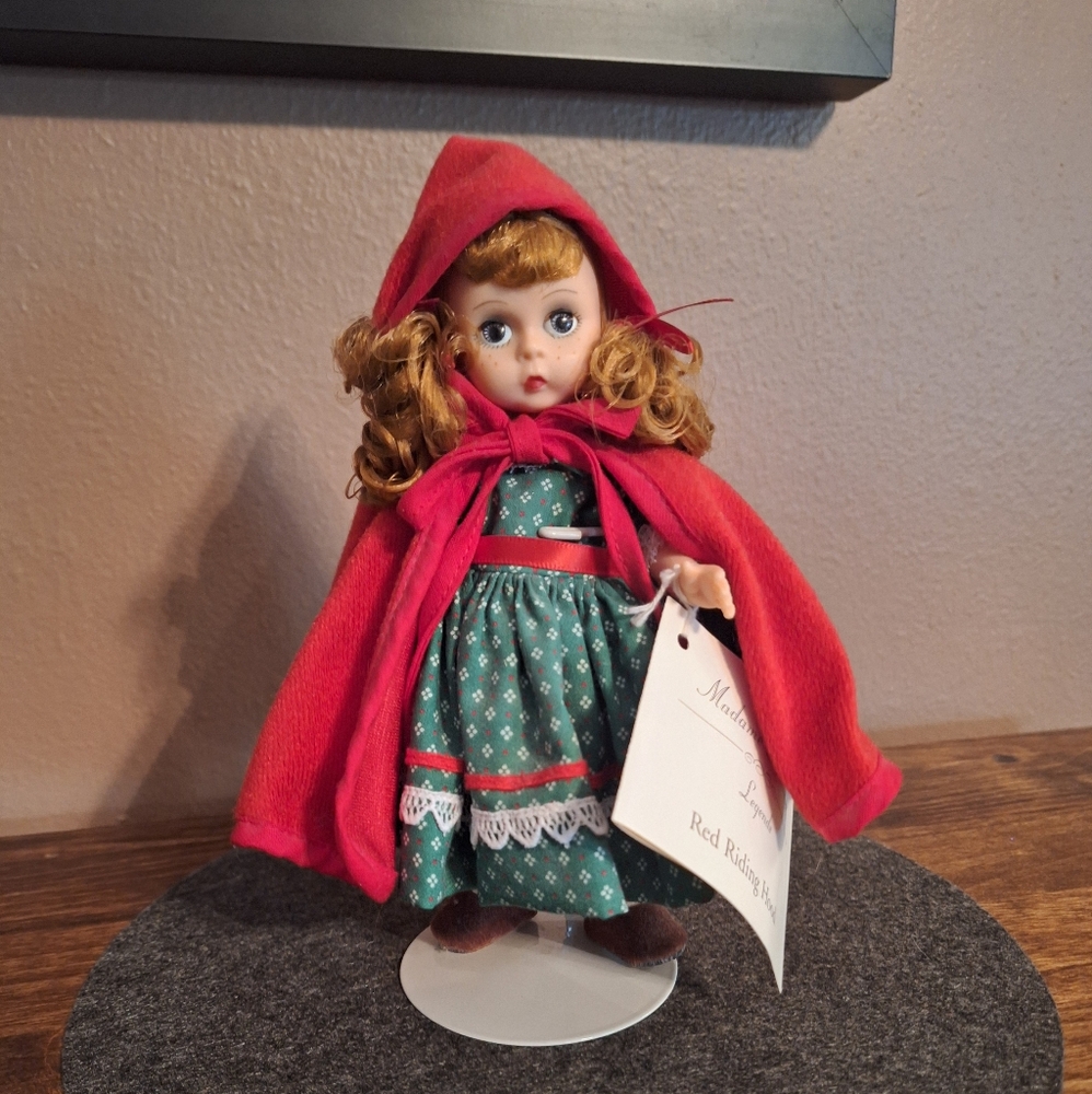 8" Madame Alexander Doll, Red Riding Hood #140463. Tags, Box, Stand & Reg